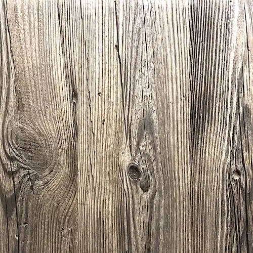  Une image en gros plan d’un mur en bois rustique 