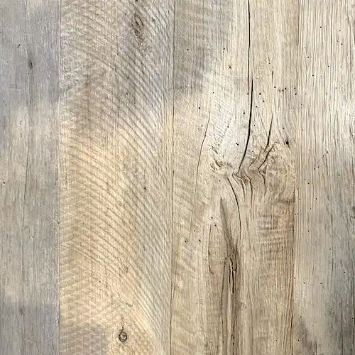 Une image en gros plan d’un mur en planches bois vieilli 