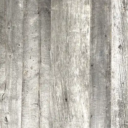  Une image en gros plan d’un mur de planches de bois recyclé 