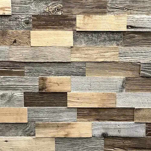  Un mur en bois ancien avec différentes couleurs de bois 