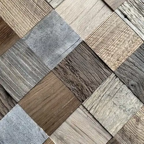  Un gros plan d'un mur en bois vieilli de différentes couleurs. 