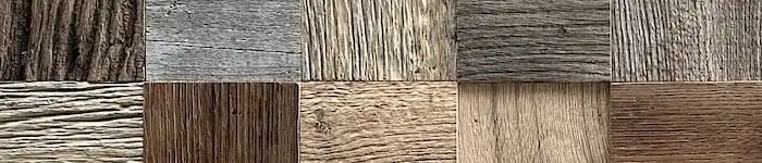un gros plan d'un mur en bois ancien avec des couleurs différentes
