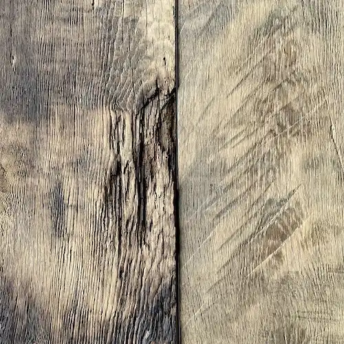  Une image en gros plan d’une planche de bois de chêne rustique 