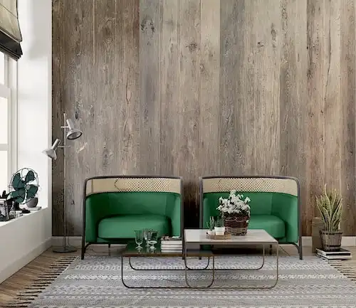  Un salon avec des chaises vertes et un mur en bois de chêne rustique 