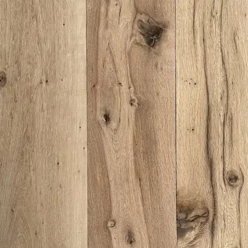  Une vue rapprochée d’un plancher en bois. 