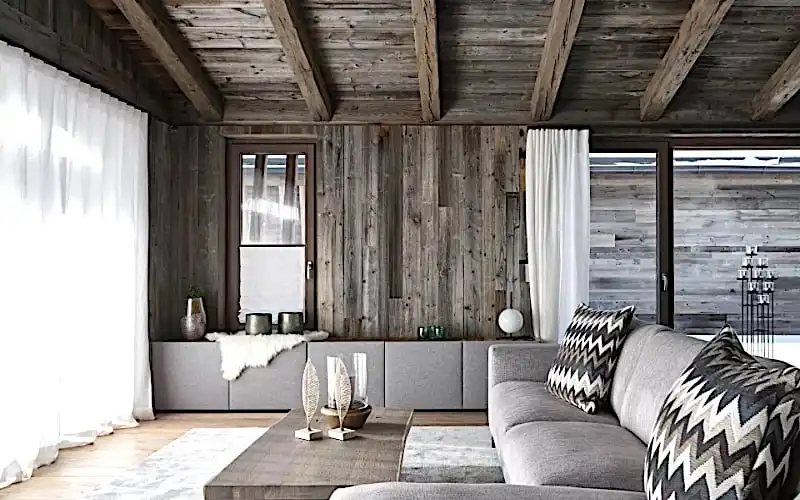 Un salon avec des murs en bois vieilli et un canapé