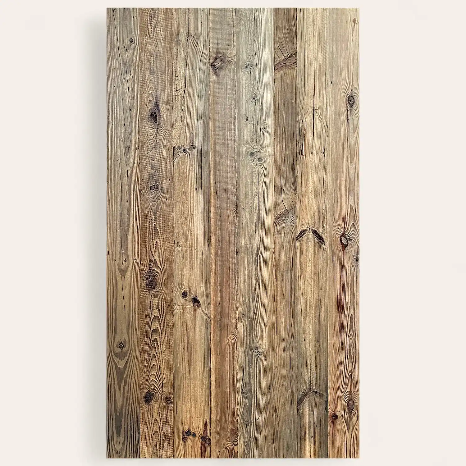  Texture de planche de bois verticale avec motifs de grain naturel et nœuds, utilisée comme arrière-plan ou panneau dans un design de panneau 5 plis. 