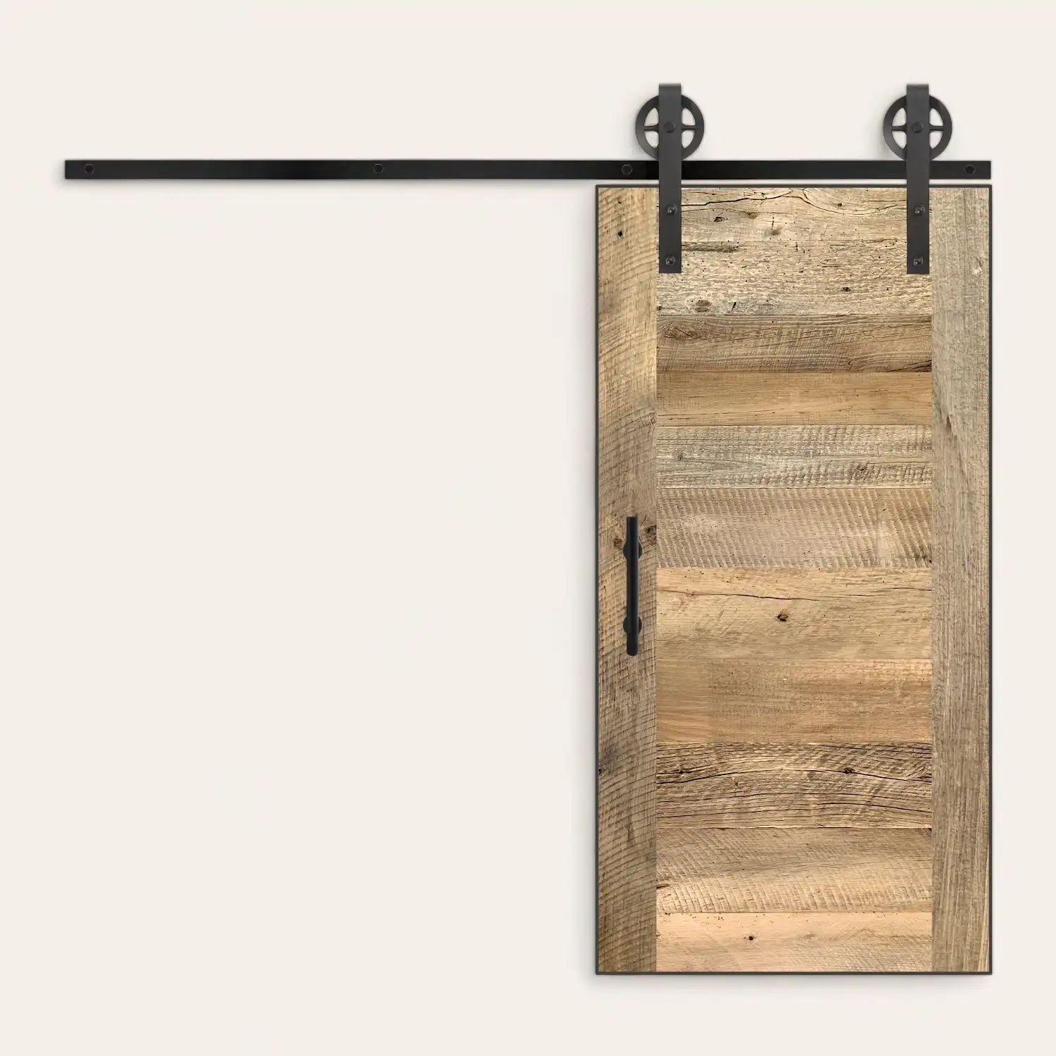  Une porte ancienne de grange coulissante en bois avec quincaillerie noire. 