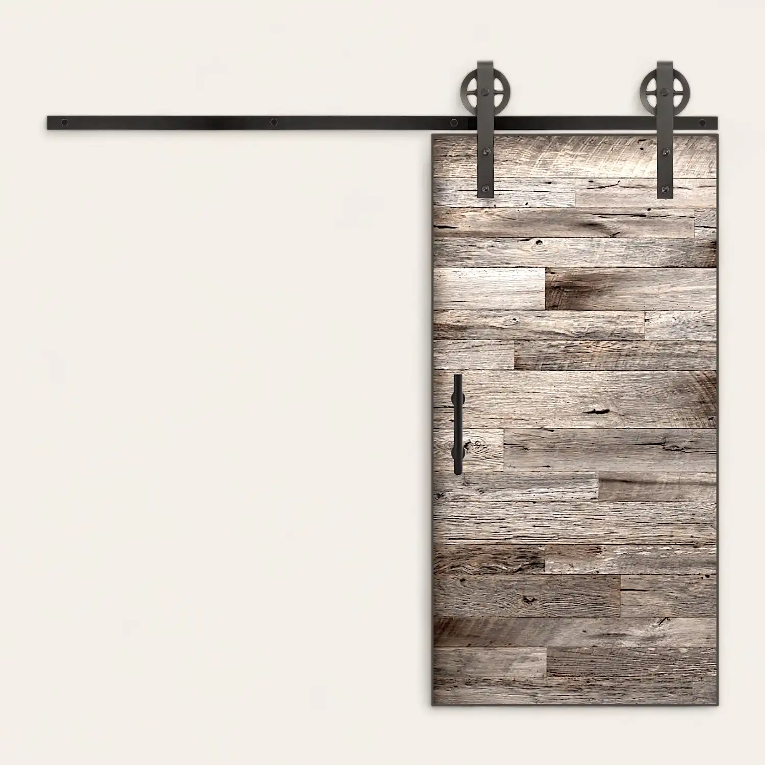  Une porte coulissante en bois vieilli gris avec des poignées en métal noir. 