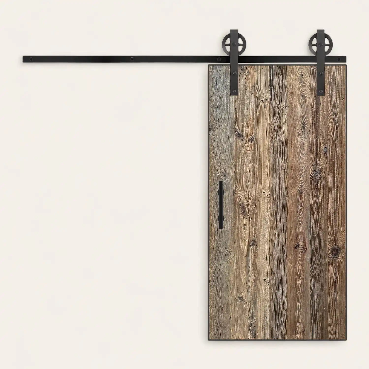  Une porte de grange coulissante avec une finition en bois rustique est montée sur un rail en métal noir contre un mur blanc uni. 