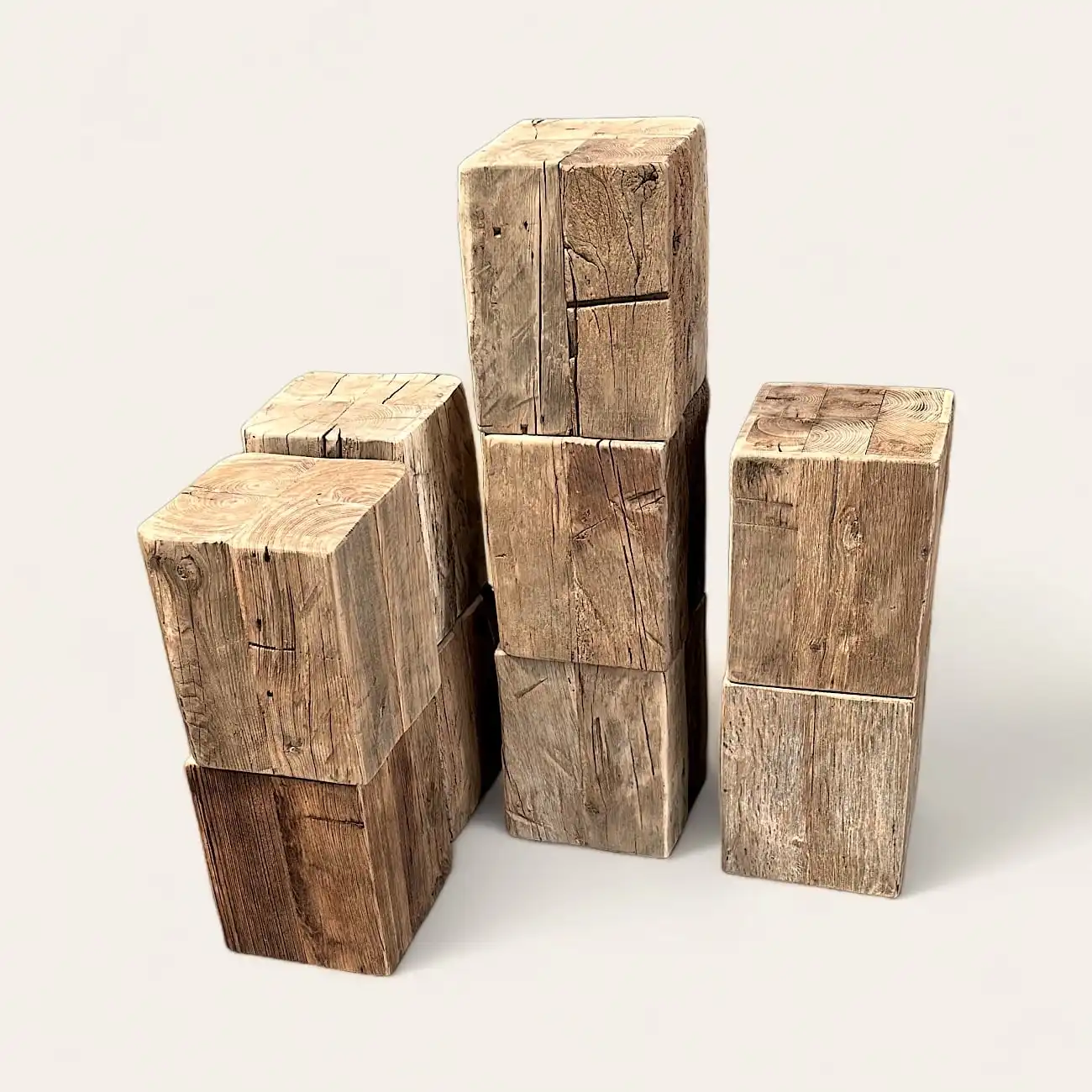 Un groupe de blocs de bois ancien. 