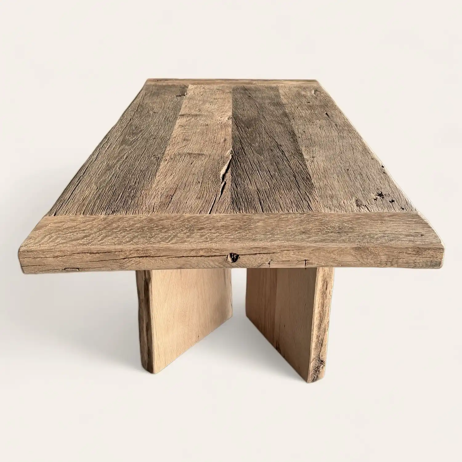  Table à manger rustique en bois récupéré. 