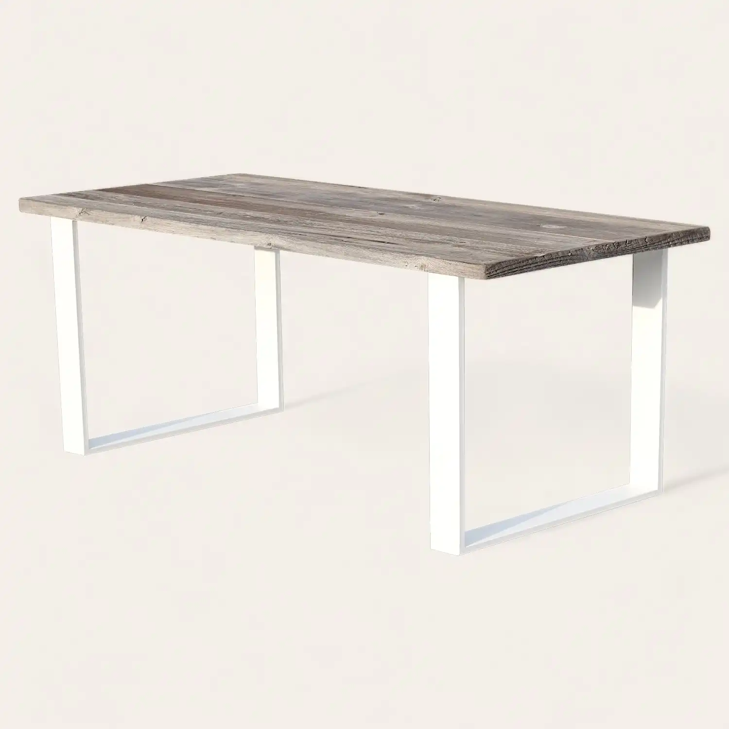  Une table à manger en bois rustique avec une base blanche. 