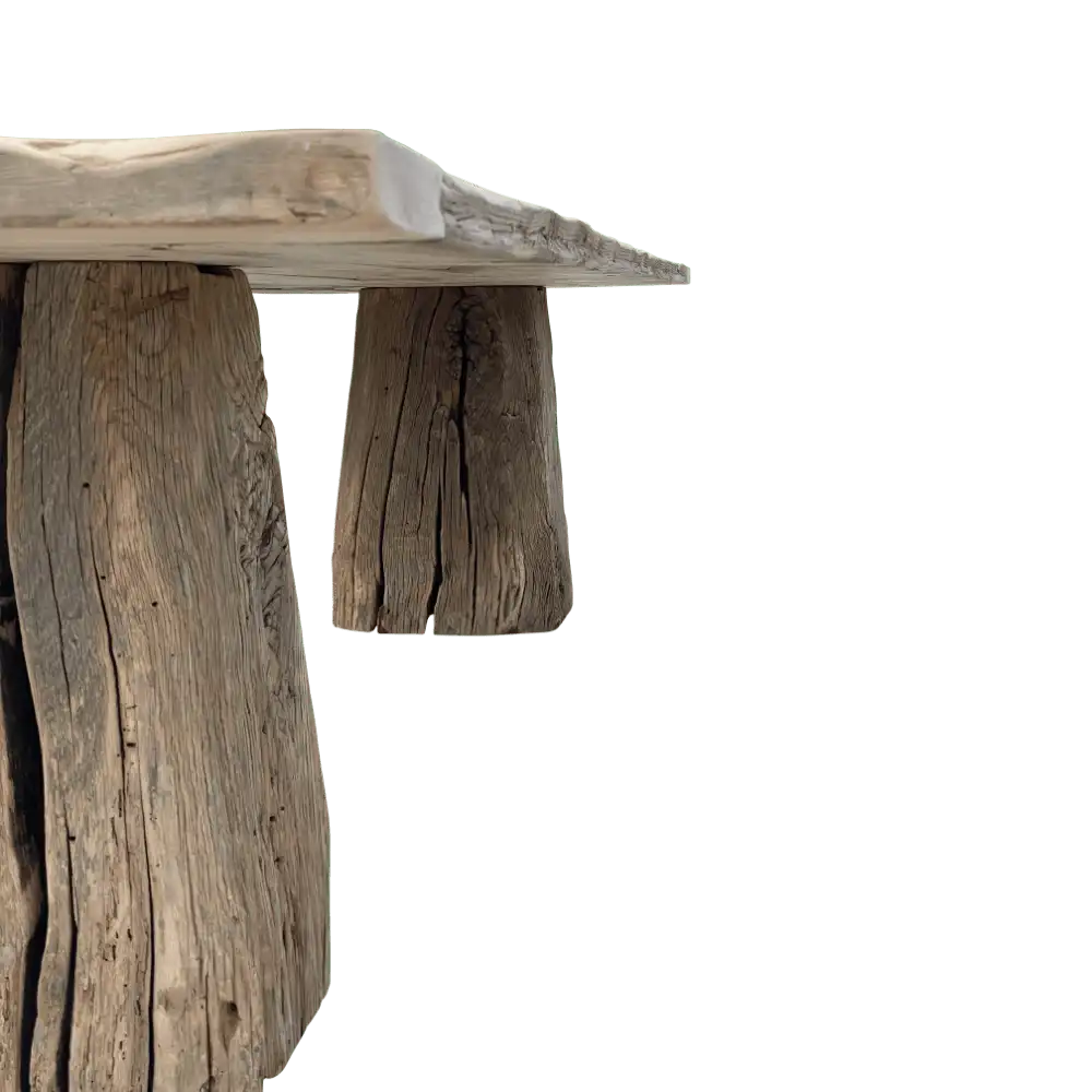 Une table en bois rustique ancienne fabriquée à partir de vieilles souches d'arbres.
