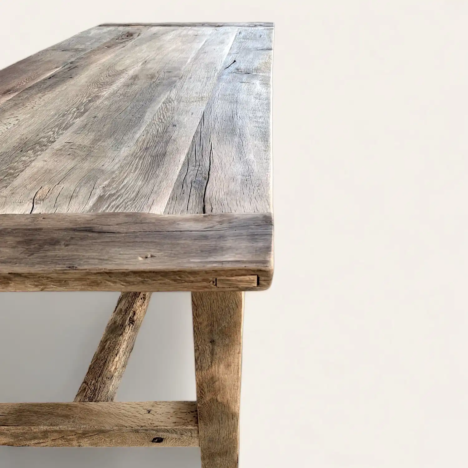  Table à manger rustique en bois récupéré. 