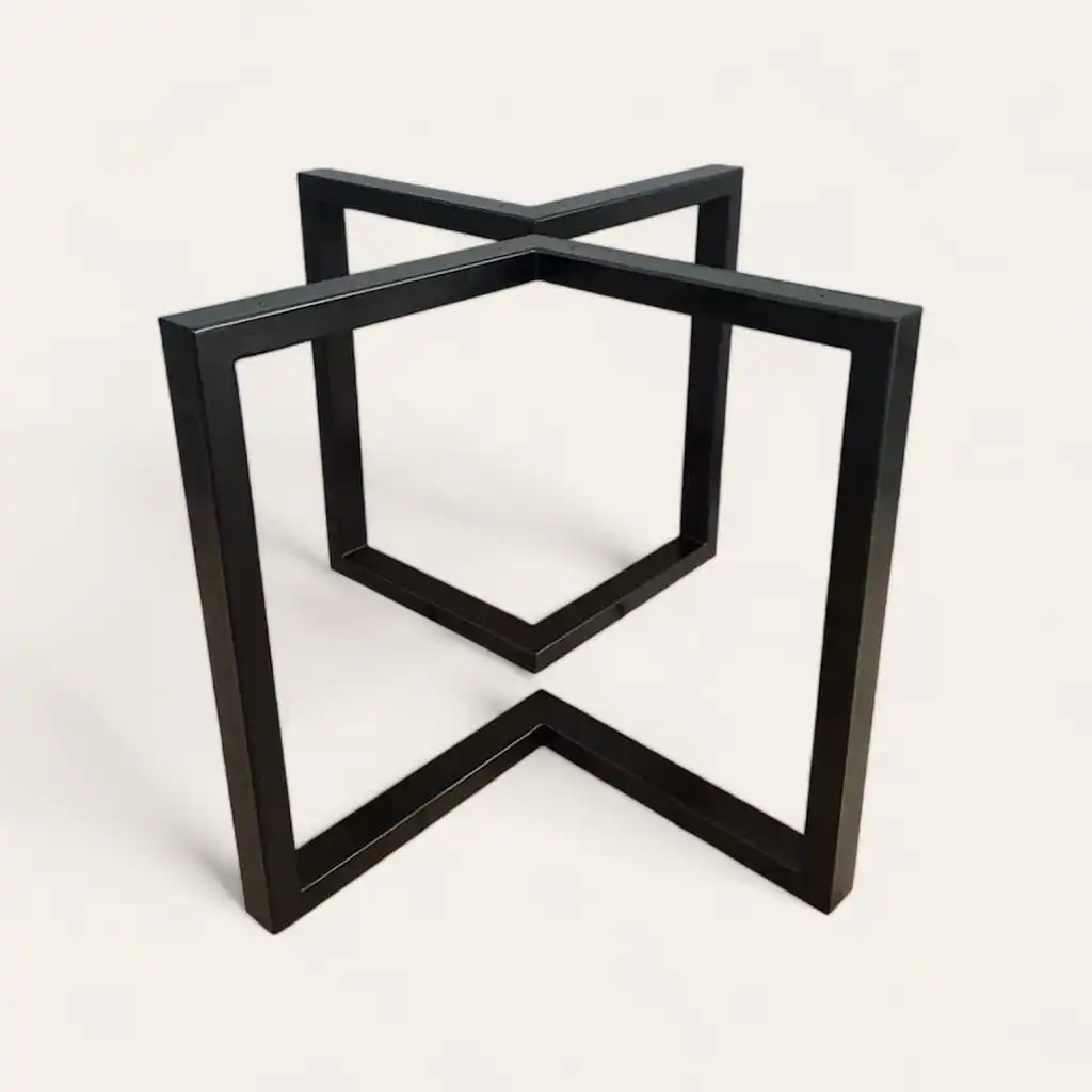  Une illusion d'optique d'une structure géométrique noire et impossible sur fond blanc. 