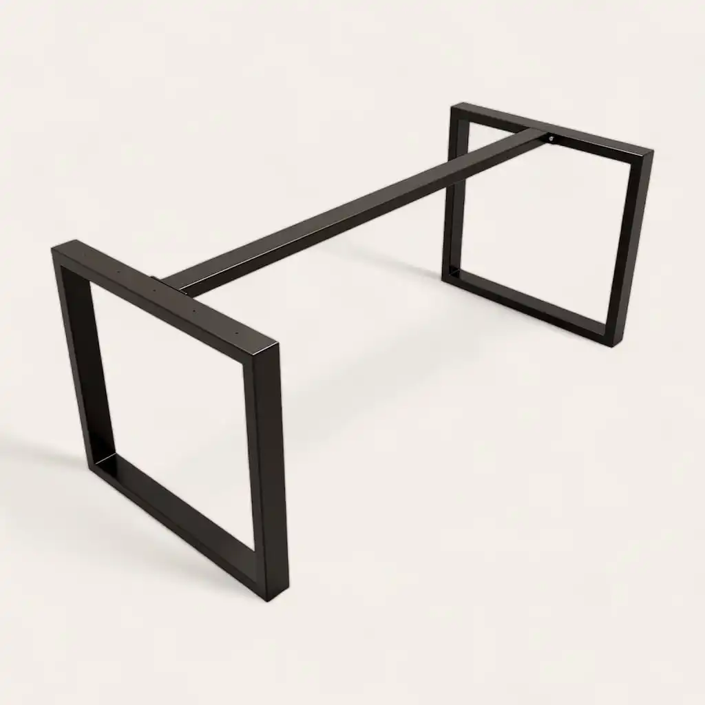  Un rendu 3D d'une structure de table en metal noir. 