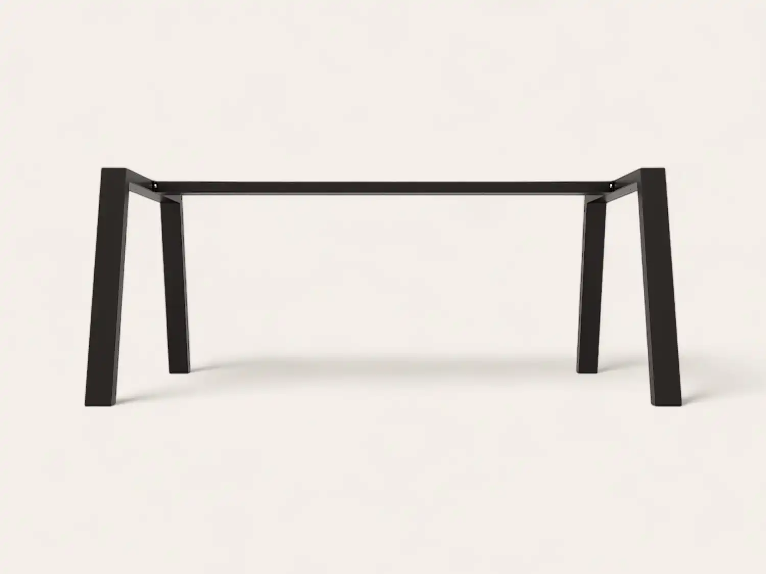 Une table noire moderne au design simpliste, isolée sur fond blanc.
