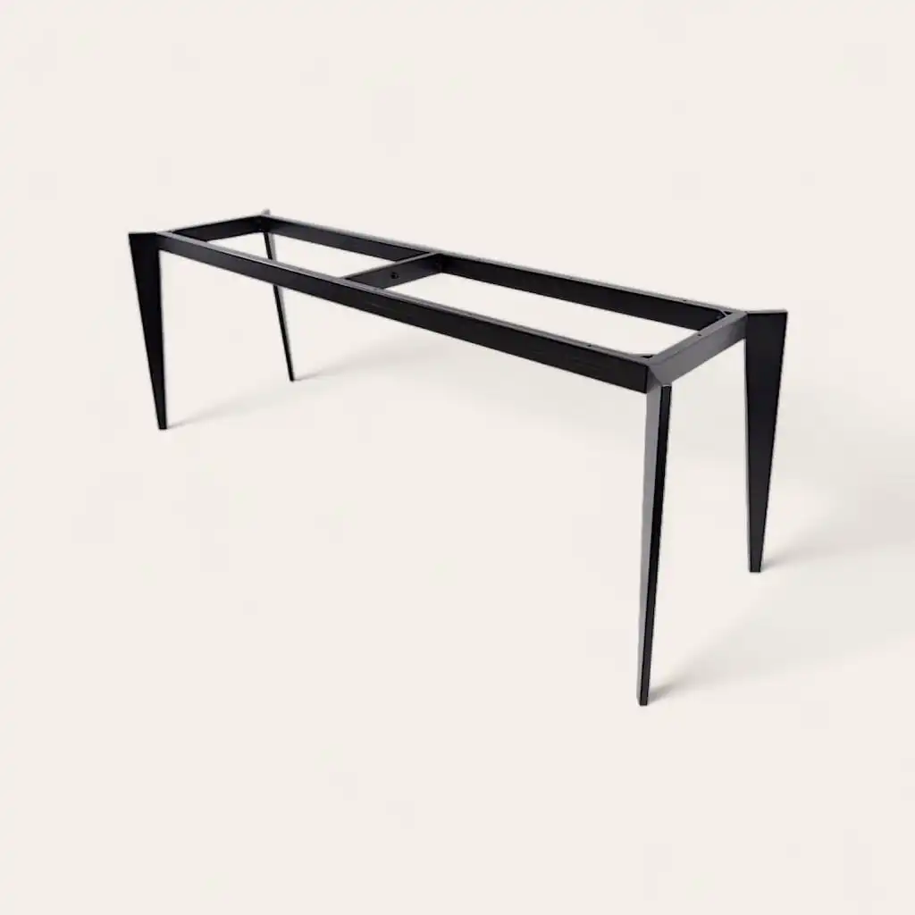  Cadre de table minimaliste en métal noir sans plateau. 