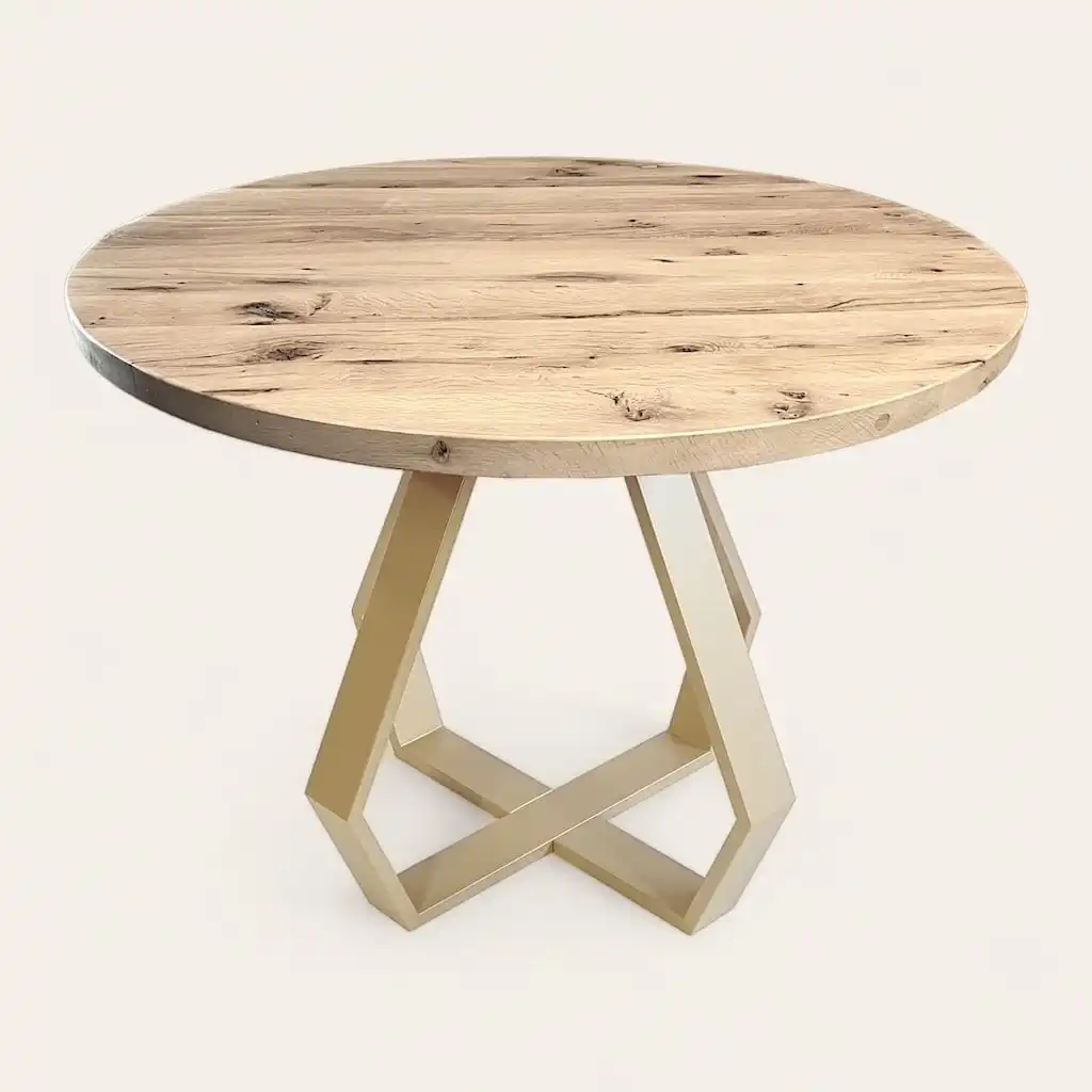  Table ronde en bois avec une base en métal moderne sur fond blanc. 