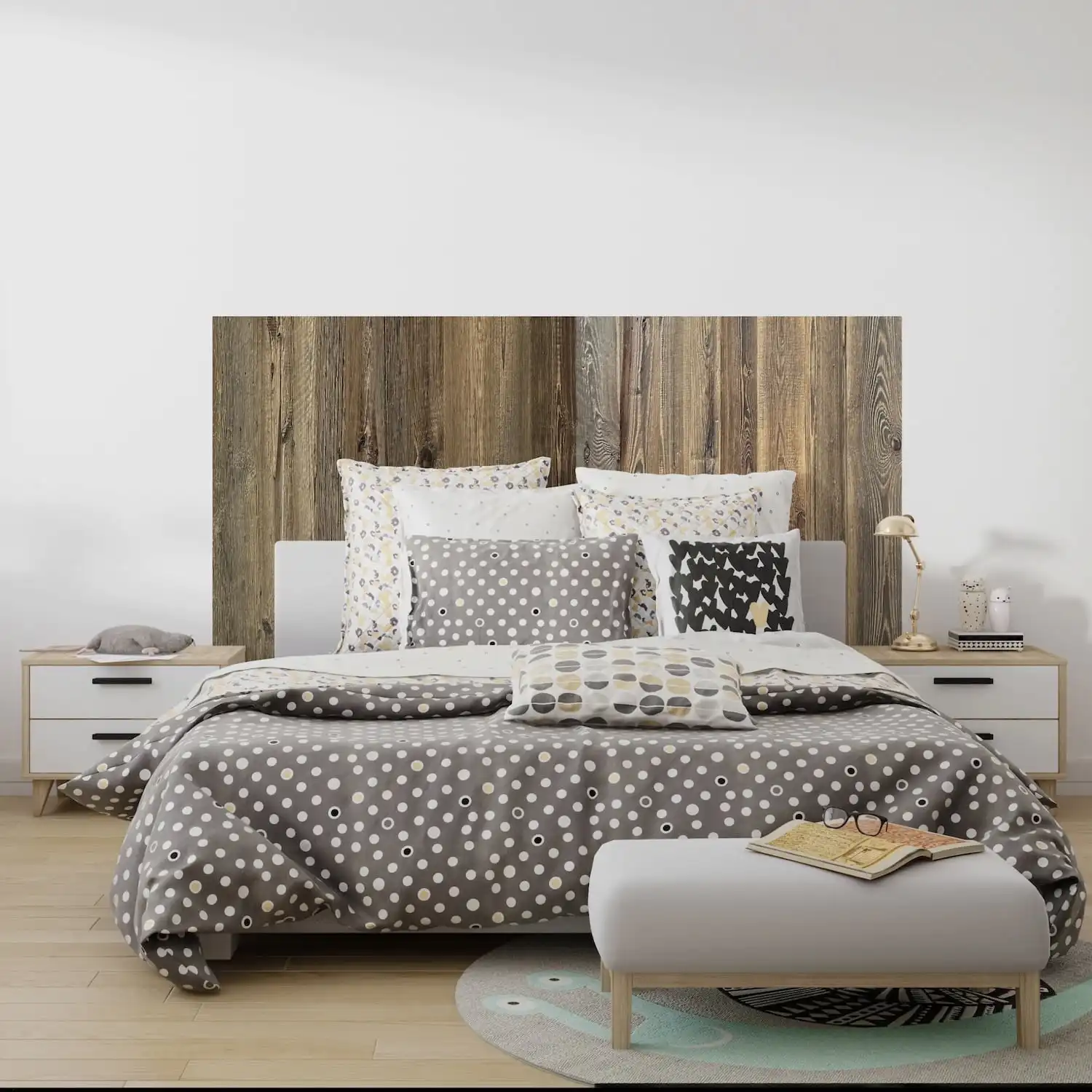  Chambre moderne avec literie à pois et tête de lit rustique en bois. 